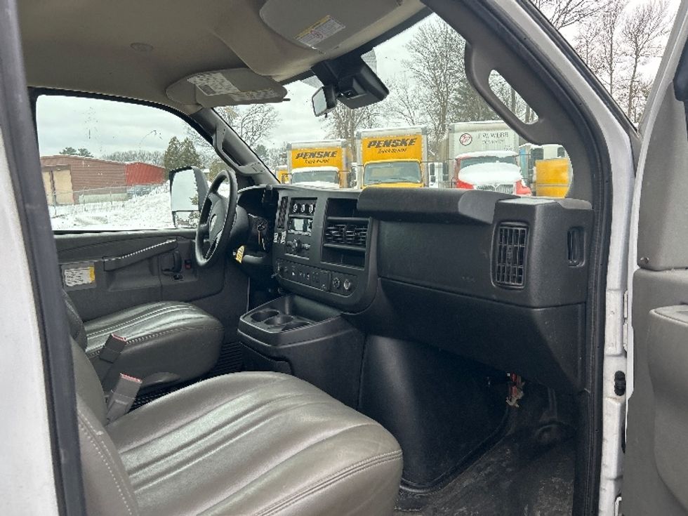 Light Duty Box Truck-Light and Medium Duty Trucks-GMC-2021-Savana G33903-Chicopee-MA-92,966\n\t\tmiles-$ 28,500 - Image 20