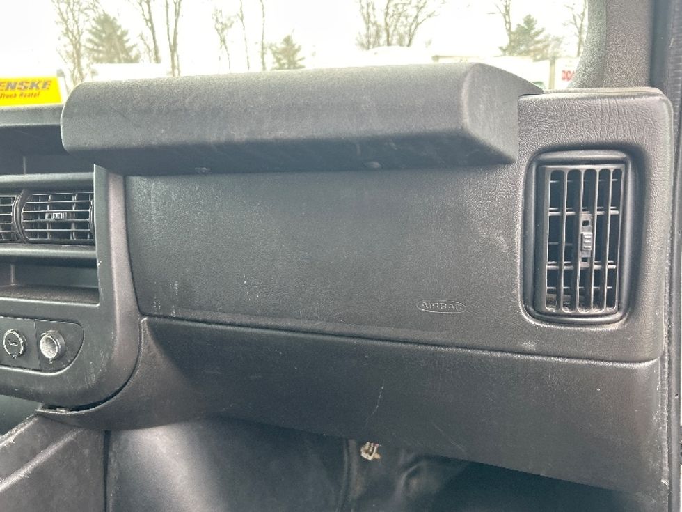 Light Duty Box Truck-Light and Medium Duty Trucks-GMC-2021-Savana G33903-Chicopee-MA-92,966\n\t\tmiles-$ 28,500 - Image 21