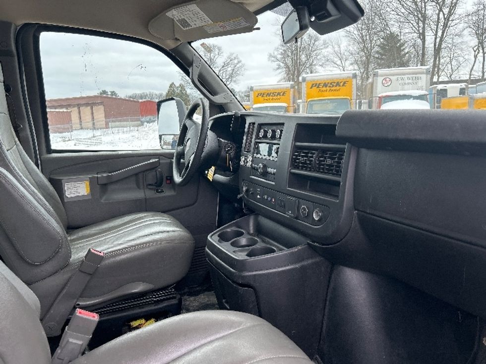 Light Duty Box Truck-Light and Medium Duty Trucks-GMC-2021-Savana G33903-Chicopee-MA-92,966\n\t\tmiles-$ 28,500 - Image 22