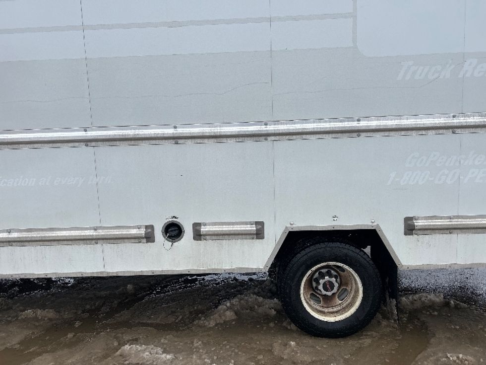 Light Duty Box Truck-Light and Medium Duty Trucks-GMC-2021-Savana G33903-Chicopee-MA-92,966\n\t\tmiles-$ 28,500 - Image 5