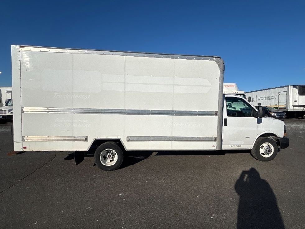 Light Duty Box Truck-Light and Medium Duty Trucks-GMC-2021-Savana G33903-Chicopee-MA-93,741\n\t\tmiles-$ 28,500 - Image 15