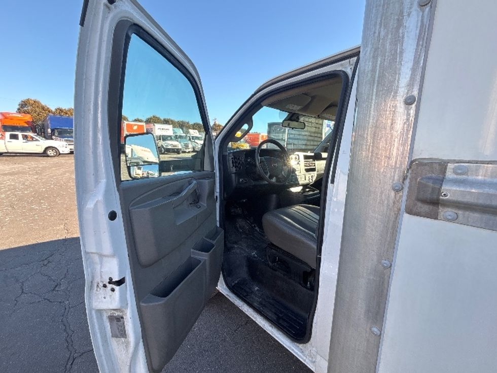 Light Duty Box Truck-Light and Medium Duty Trucks-GMC-2021-Savana G33903-Chicopee-MA-93,741\n\t\tmiles-$ 28,500 - Image 16