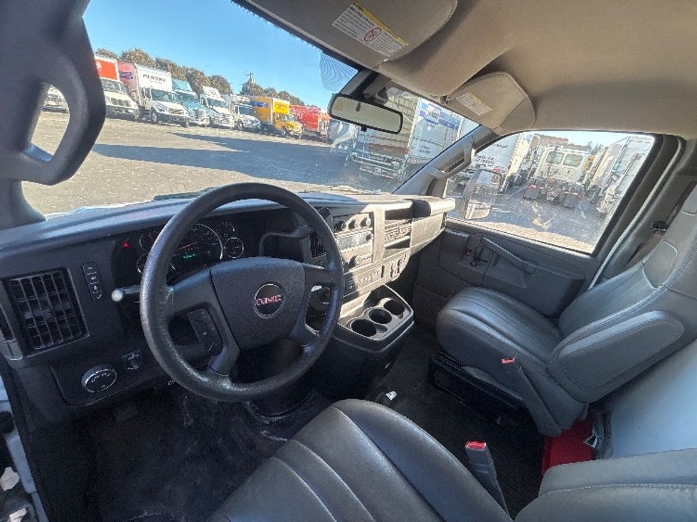 Light Duty Box Truck-Light and Medium Duty Trucks-GMC-2021-Savana G33903-Chicopee-MA-93,741\n\t\tmiles-$ 28,500 - Image 17