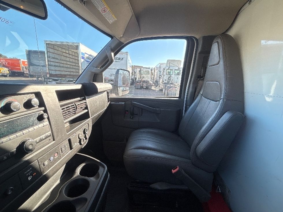 Light Duty Box Truck-Light and Medium Duty Trucks-GMC-2021-Savana G33903-Chicopee-MA-93,741\n\t\tmiles-$ 28,500 - Image 19