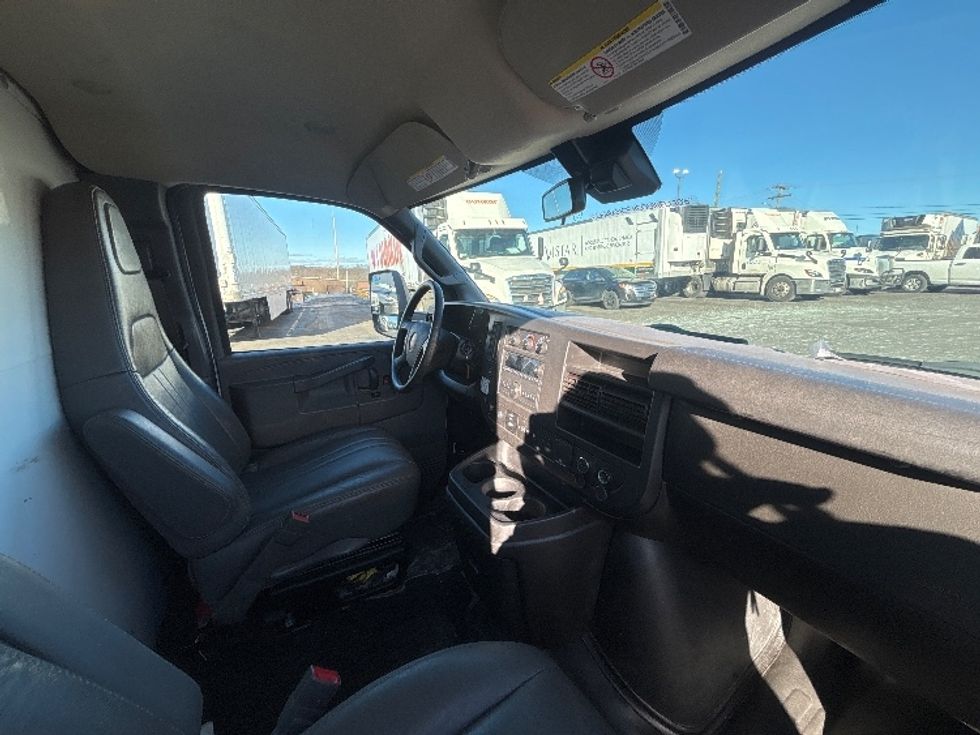Light Duty Box Truck-Light and Medium Duty Trucks-GMC-2021-Savana G33903-Chicopee-MA-93,741\n\t\tmiles-$ 28,500 - Image 22