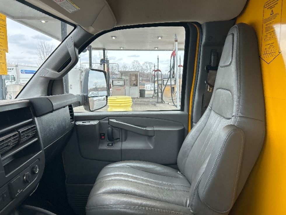 Light Duty Box Truck-Light and Medium Duty Trucks-GMC-2021-Savana G33903-Chicopee-MA-95,440\n\t\tmiles-$ 25,500 - Image 17