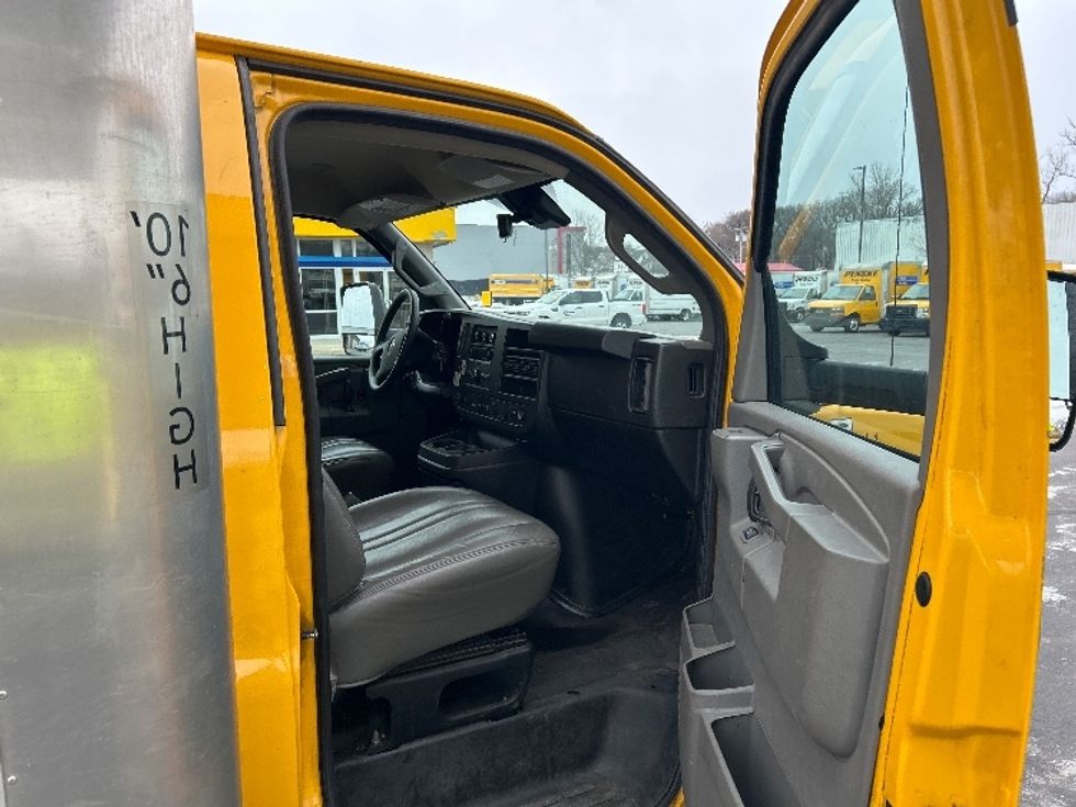 Light Duty Box Truck-Light and Medium Duty Trucks-GMC-2021-Savana G33903-Chicopee-MA-95,440\n\t\tmiles-$ 25,500 - Image 18