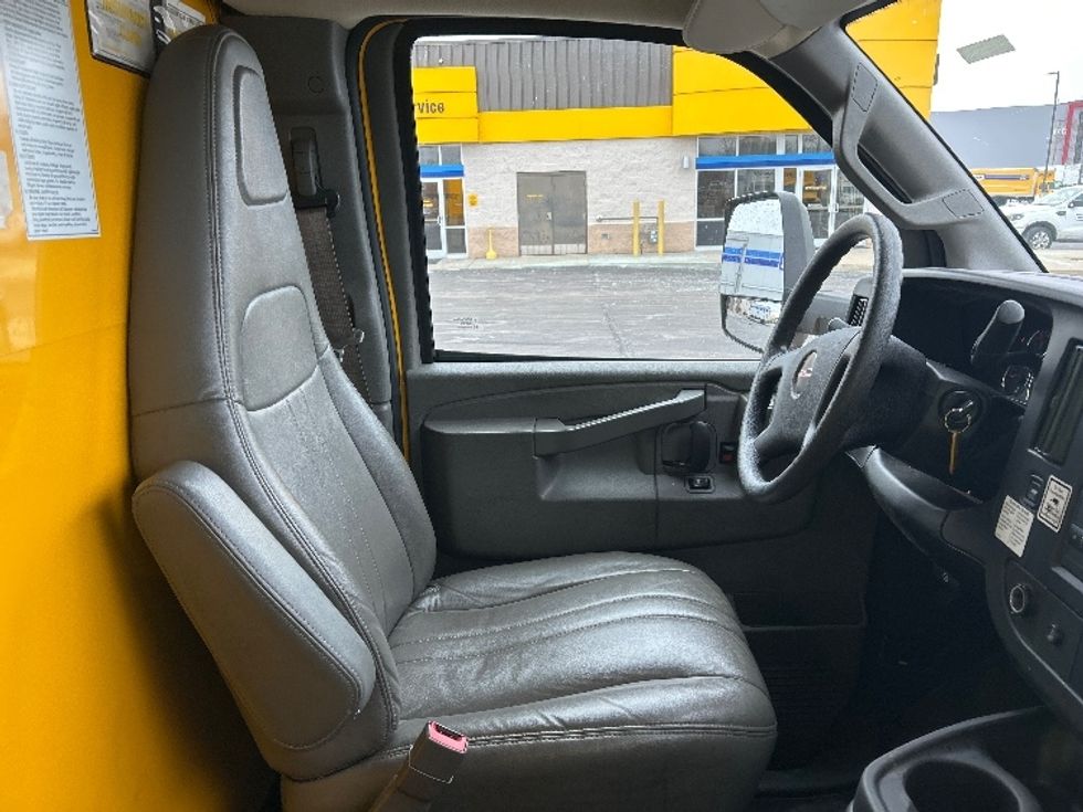 Light Duty Box Truck-Light and Medium Duty Trucks-GMC-2021-Savana G33903-Chicopee-MA-95,440\n\t\tmiles-$ 25,500 - Image 20