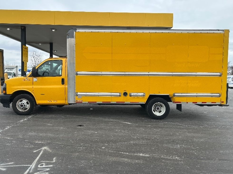 Light Duty Box Truck-Light and Medium Duty Trucks-GMC-2021-Savana G33903-Chicopee-MA-95,440\n\t\tmiles-$ 25,500 - Image 4