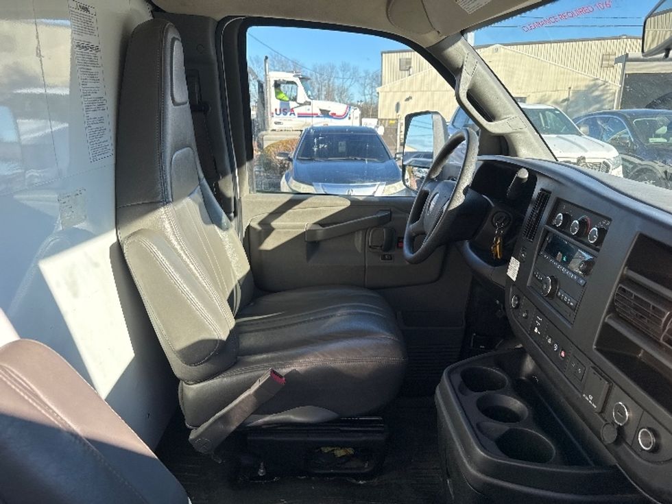 Light Duty Box Truck-Light and Medium Duty Trucks-GMC-2021-Savana G33903-Chicopee-MA-96,828\n\t\tmiles-$ 28,000 - Image 21