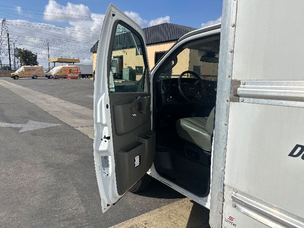 Light Duty Box Truck-Light and Medium Duty Trucks-GMC-2021-Savana G33903-Chino-CA-127,049\n\t\tmiles-$ 25,750 - Image 16