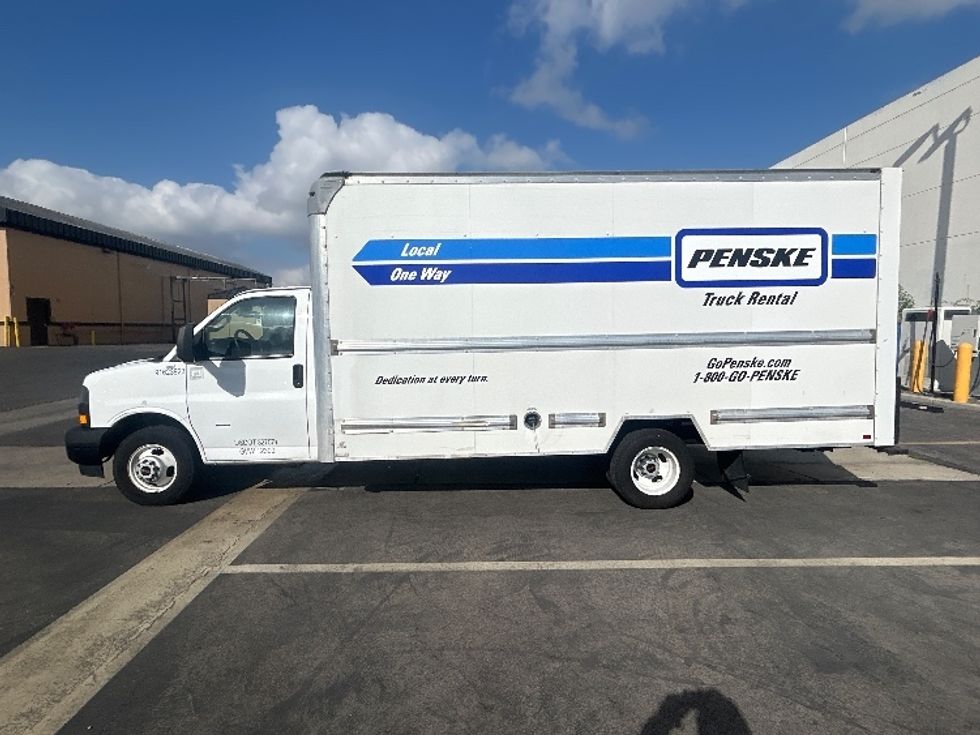 Light Duty Box Truck-Light and Medium Duty Trucks-GMC-2021-Savana G33903-Chino-CA-127,049\n\t\tmiles-$ 25,750 - Image 4