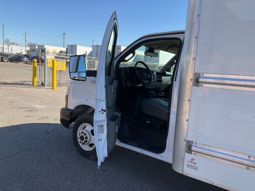 Light Duty Box Truck-Light and Medium Duty Trucks-GMC-2021-Savana G33903-Cincinnati-OH-100,271\n\t\tmiles-$ 28,500 - Image 16