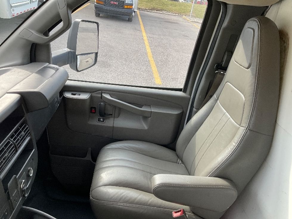 Light Duty Box Truck-Light and Medium Duty Trucks-GMC-2021-Savana G33903-Cincinnati-OH-100,271\n\t\tmiles-$ 28,500 - Image 18