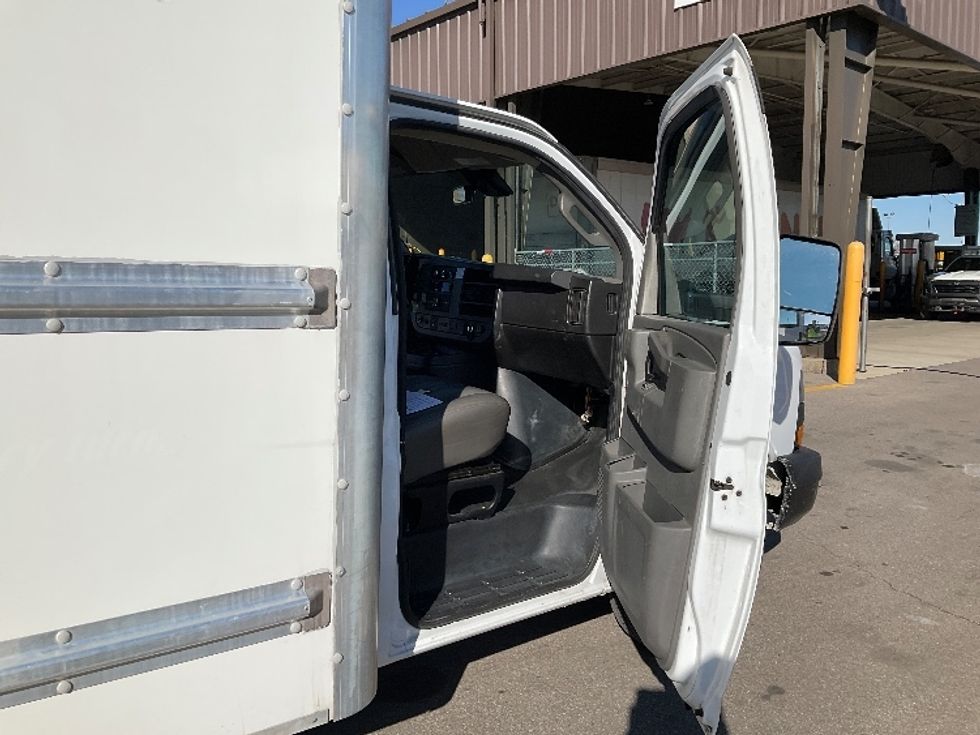 Light Duty Box Truck-Light and Medium Duty Trucks-GMC-2021-Savana G33903-Cincinnati-OH-100,271\n\t\tmiles-$ 28,500 - Image 19