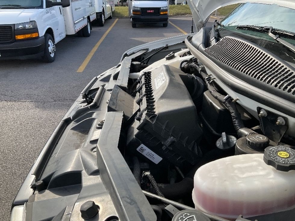 Light Duty Box Truck-Light and Medium Duty Trucks-GMC-2021-Savana G33903-Cincinnati-OH-100,271\n\t\tmiles-$ 28,500 - Image 23