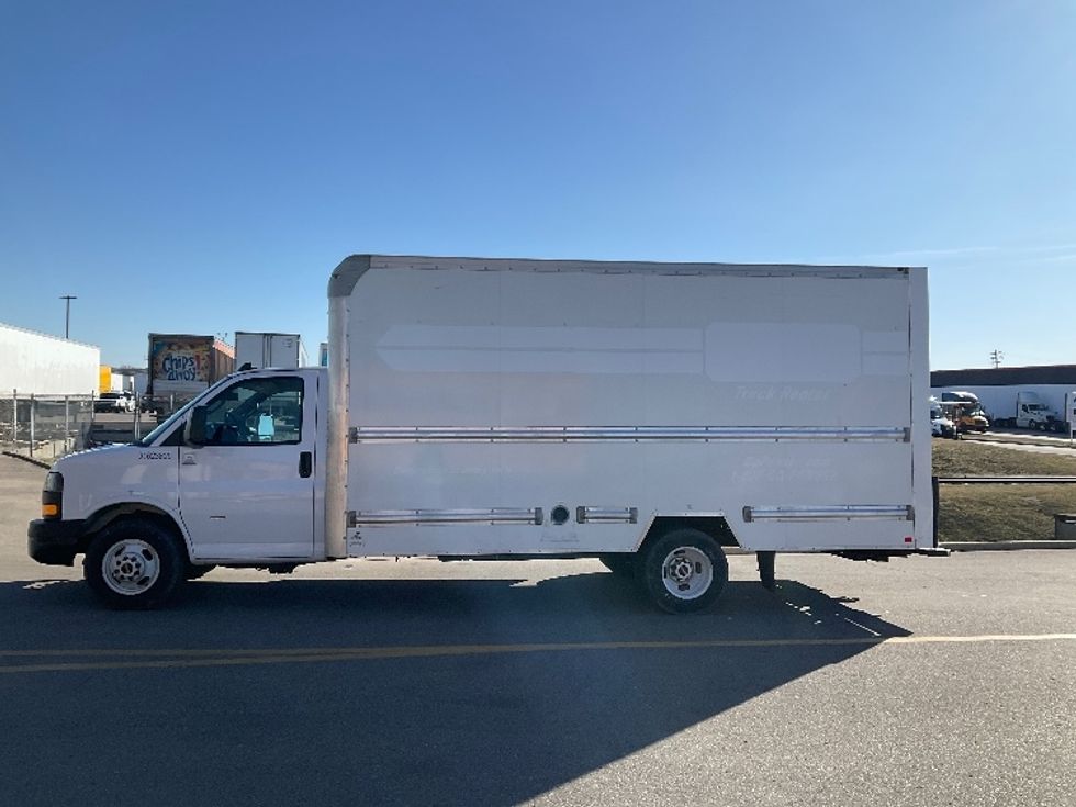 Light Duty Box Truck-Light and Medium Duty Trucks-GMC-2021-Savana G33903-Cincinnati-OH-100,271\n\t\tmiles-$ 28,500 - Image 4