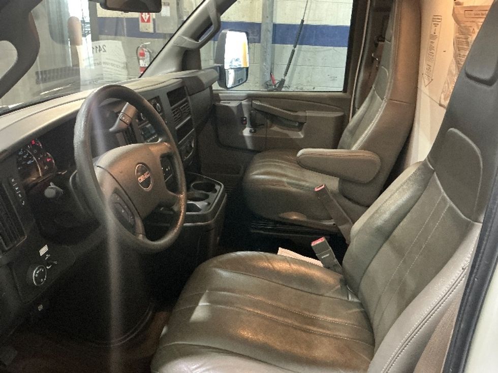 Light Duty Box Truck-Light and Medium Duty Trucks-GMC-2021-Savana G33903-Cincinnati-OH-101,172\n\t\tmiles-$ 28,500 - Image 17