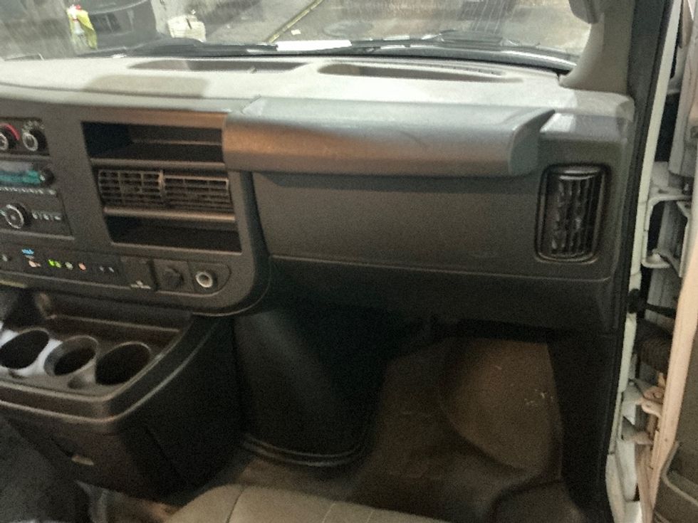 Light Duty Box Truck-Light and Medium Duty Trucks-GMC-2021-Savana G33903-Cincinnati-OH-101,172\n\t\tmiles-$ 28,500 - Image 19