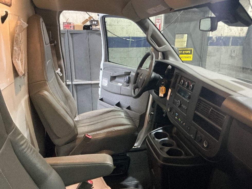 Light Duty Box Truck-Light and Medium Duty Trucks-GMC-2021-Savana G33903-Cincinnati-OH-101,172\n\t\tmiles-$ 28,500 - Image 20