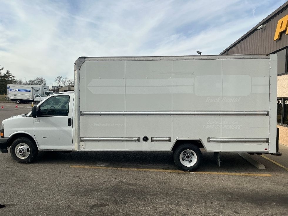 Light Duty Box Truck-Light and Medium Duty Trucks-GMC-2021-Savana G33903-Cincinnati-OH-101,172\n\t\tmiles-$ 28,500 - Image 3