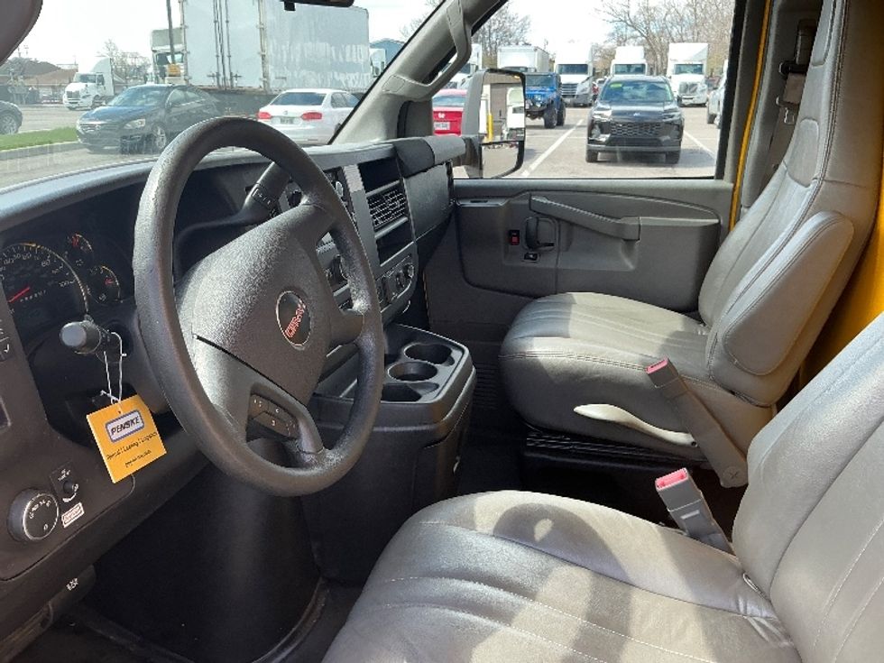 Light Duty Box Truck-Light and Medium Duty Trucks-GMC-2021-Savana G33903-Cincinnati-OH-102,174\n\t\tmiles-$ 24,500 - Image 17