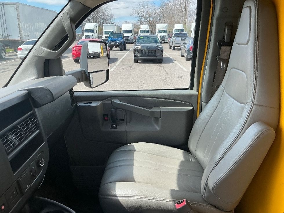 Light Duty Box Truck-Light and Medium Duty Trucks-GMC-2021-Savana G33903-Cincinnati-OH-102,174\n\t\tmiles-$ 24,500 - Image 19
