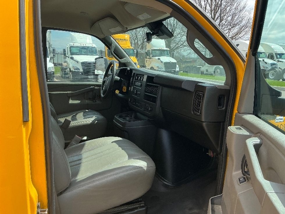 Light Duty Box Truck-Light and Medium Duty Trucks-GMC-2021-Savana G33903-Cincinnati-OH-102,174\n\t\tmiles-$ 24,500 - Image 20