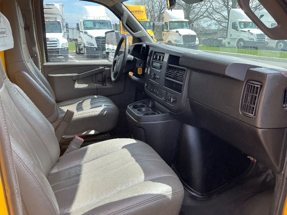 Light Duty Box Truck-Light and Medium Duty Trucks-GMC-2021-Savana G33903-Cincinnati-OH-102,174\n\t\tmiles-$ 24,500 - Image 22