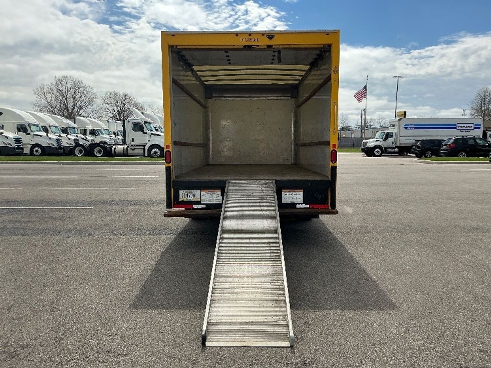 Light Duty Box Truck-Light and Medium Duty Trucks-GMC-2021-Savana G33903-Cincinnati-OH-102,174\n\t\tmiles-$ 24,500 - Image 9