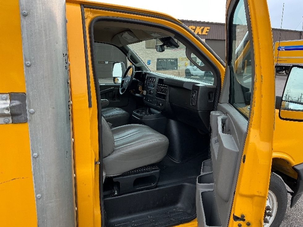 Light Duty Box Truck-Light and Medium Duty Trucks-GMC-2021-Savana G33903-Cincinnati-OH-106,780\n\t\tmiles-$ 24,000 - Image 20
