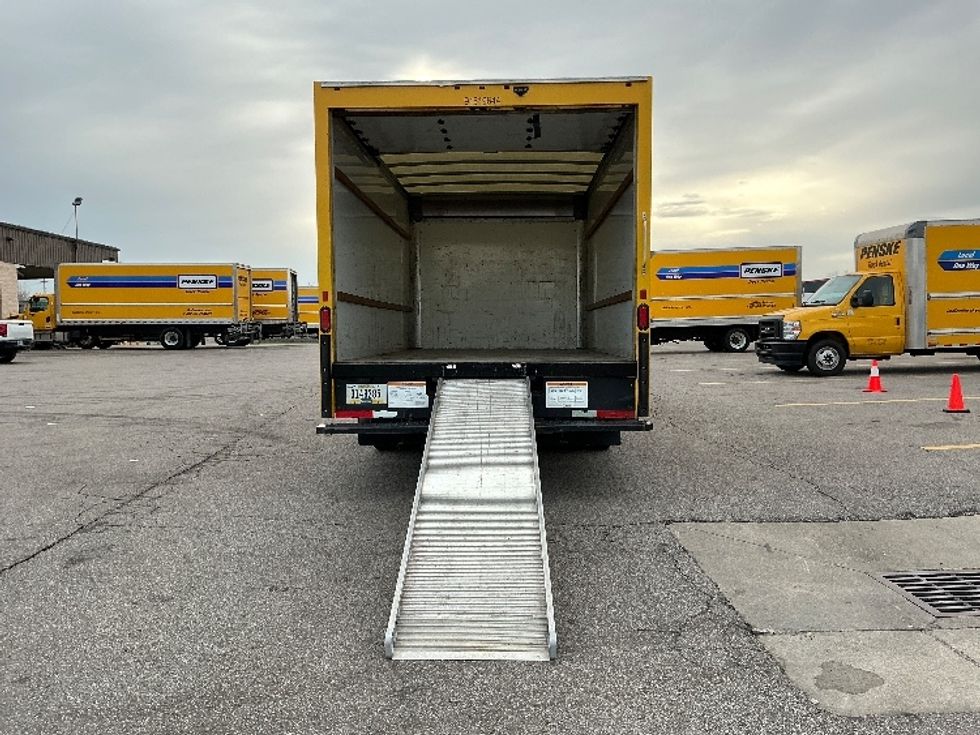 Light Duty Box Truck-Light and Medium Duty Trucks-GMC-2021-Savana G33903-Cincinnati-OH-106,780\n\t\tmiles-$ 24,000 - Image 9