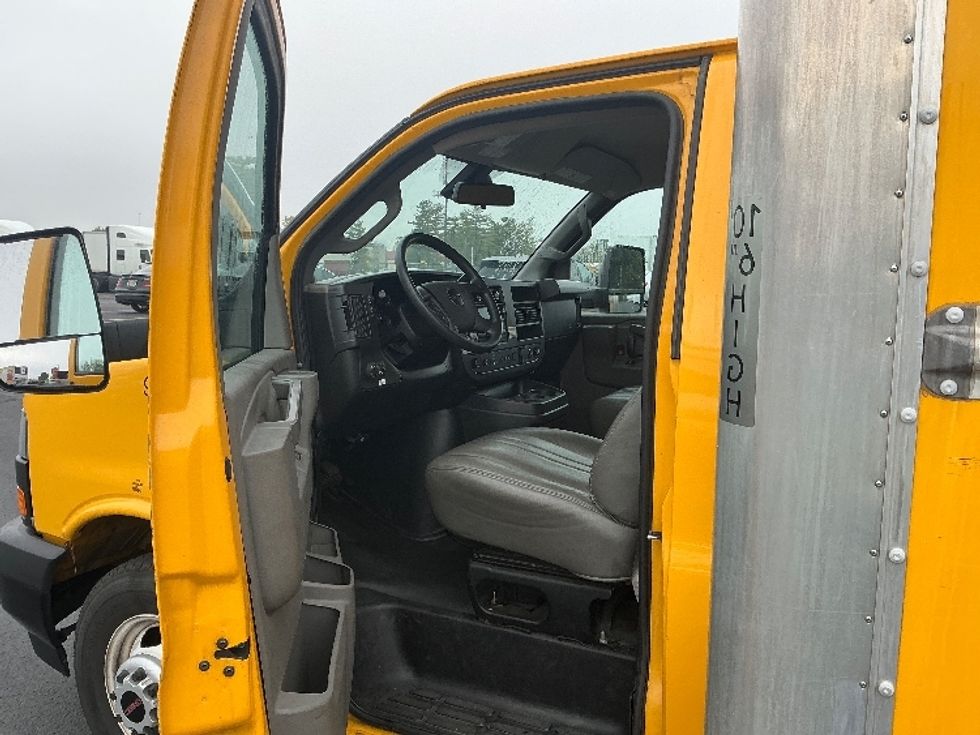Light Duty Box Truck-Light and Medium Duty Trucks-GMC-2021-Savana G33903-Cincinnati-OH-80,124\n\t\tmiles-$ 27,000 - Image 16