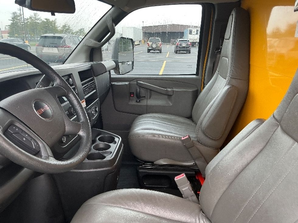 Light Duty Box Truck-Light and Medium Duty Trucks-GMC-2021-Savana G33903-Cincinnati-OH-80,124\n\t\tmiles-$ 27,000 - Image 19