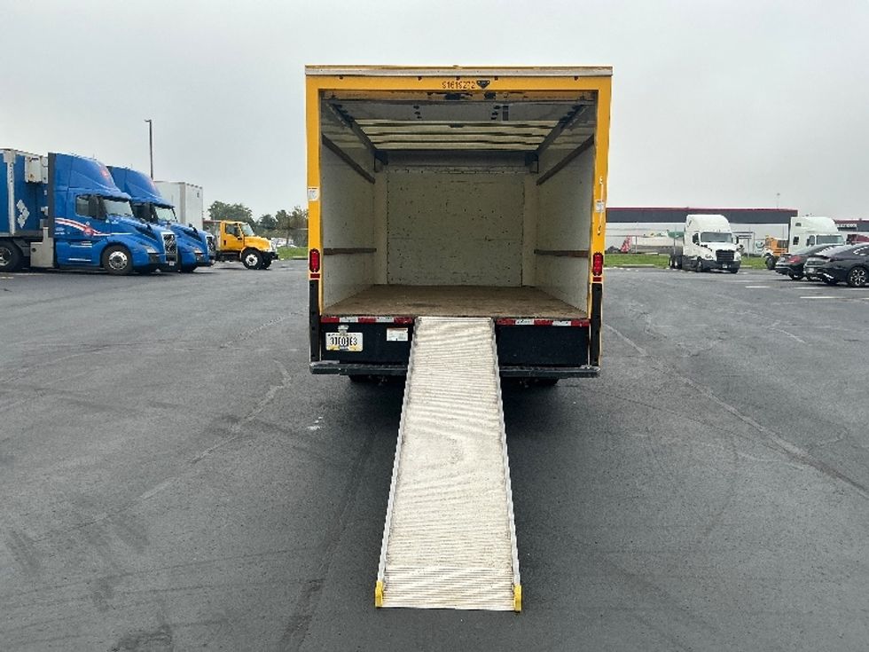 Light Duty Box Truck-Light and Medium Duty Trucks-GMC-2021-Savana G33903-Cincinnati-OH-80,124\n\t\tmiles-$ 27,000 - Image 9