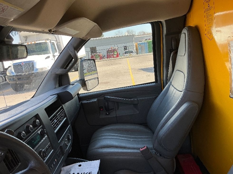 Light Duty Box Truck-Light and Medium Duty Trucks-GMC-2021-Savana G33903-Cincinnati-OH-92,348\n\t\tmiles-$ 25,000 - Image 16