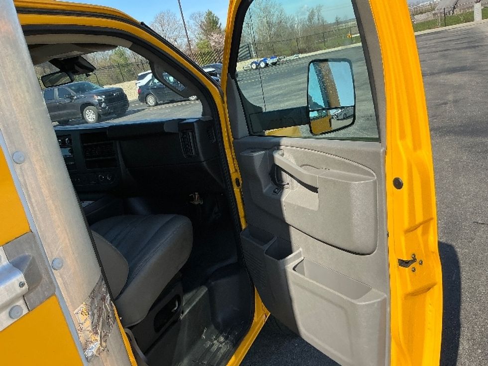 Light Duty Box Truck-Light and Medium Duty Trucks-GMC-2021-Savana G33903-Cincinnati-OH-92,348\n\t\tmiles-$ 25,000 - Image 17