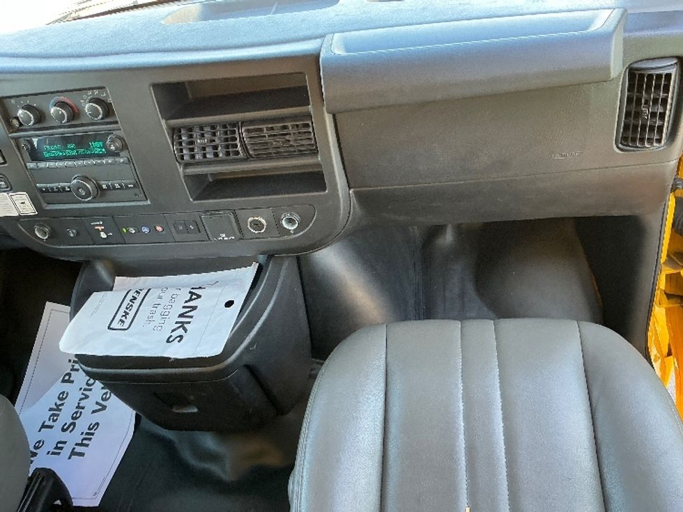 Light Duty Box Truck-Light and Medium Duty Trucks-GMC-2021-Savana G33903-Cincinnati-OH-92,348\n\t\tmiles-$ 25,000 - Image 18