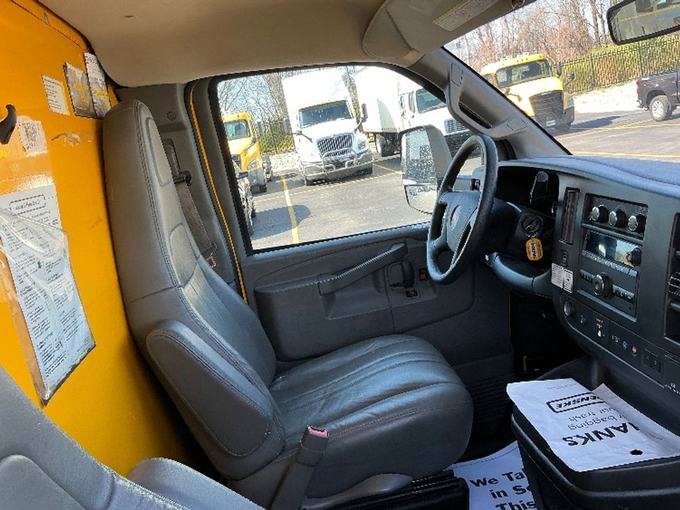 Light Duty Box Truck-Light and Medium Duty Trucks-GMC-2021-Savana G33903-Cincinnati-OH-92,348\n\t\tmiles-$ 25,000 - Image 19