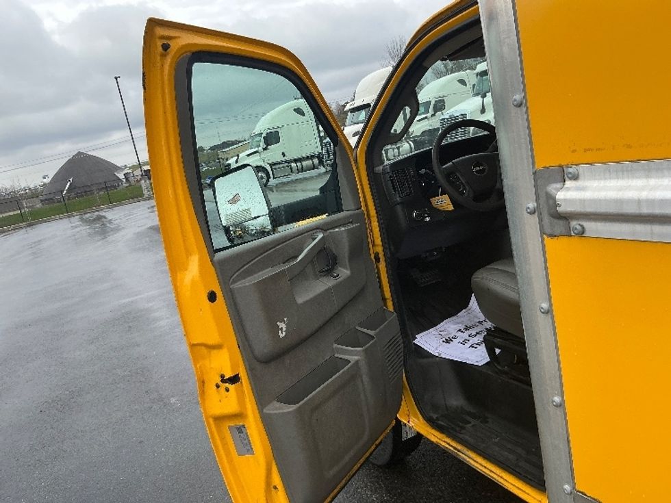 Light Duty Box Truck-Light and Medium Duty Trucks-GMC-2021-Savana G33903-Cincinnati-OH-94,976\n\t\tmiles-$ 24,750 - Image 13