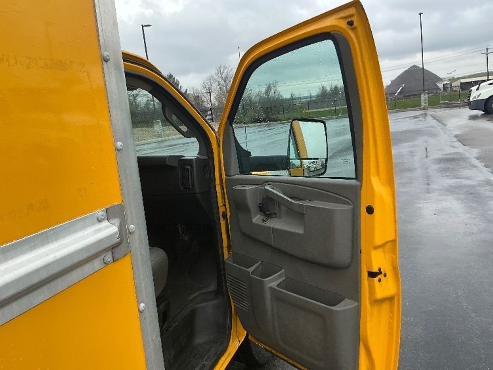 Light Duty Box Truck-Light and Medium Duty Trucks-GMC-2021-Savana G33903-Cincinnati-OH-94,976\n\t\tmiles-$ 24,750 - Image 17