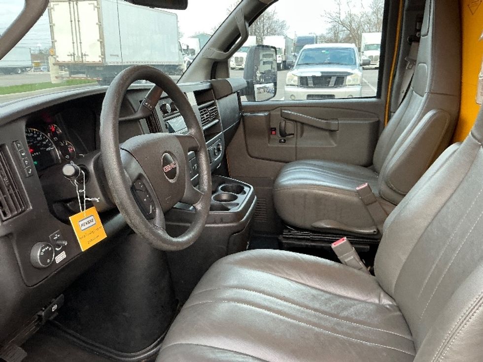 Light Duty Box Truck-Light and Medium Duty Trucks-GMC-2021-Savana G33903-Cincinnati-OH-97,311\n\t\tmiles-$ 24,500 - Image 17