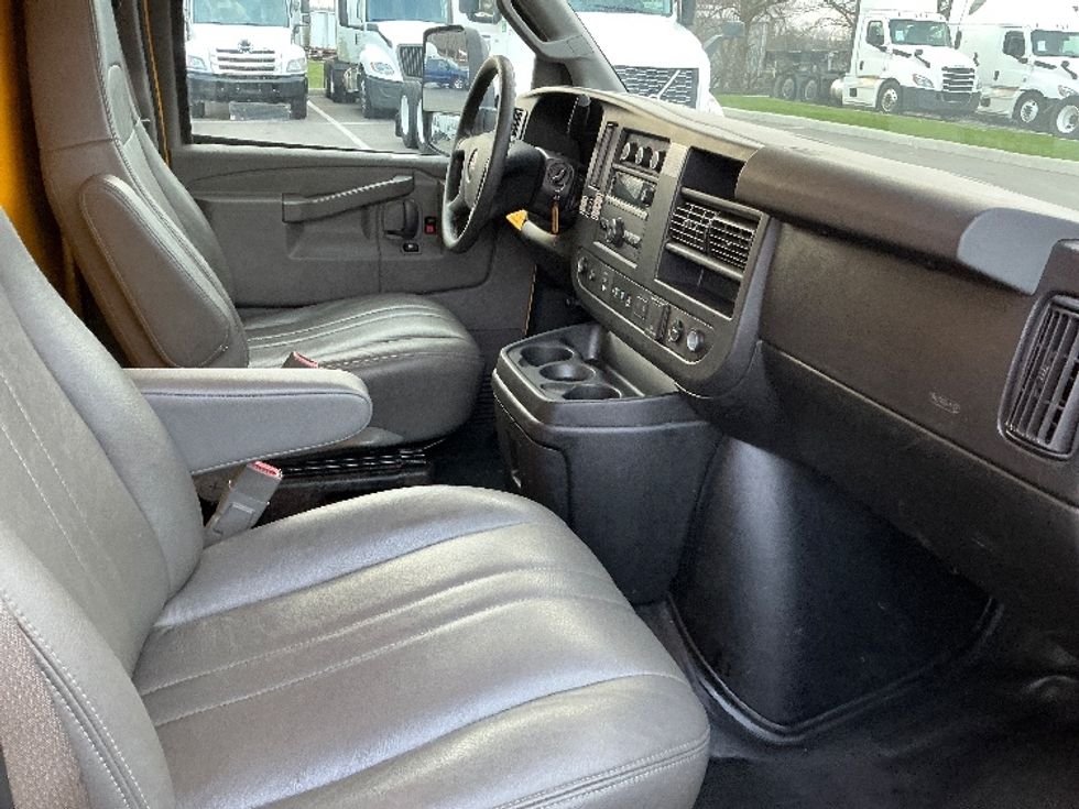 Light Duty Box Truck-Light and Medium Duty Trucks-GMC-2021-Savana G33903-Cincinnati-OH-97,311\n\t\tmiles-$ 24,500 - Image 22