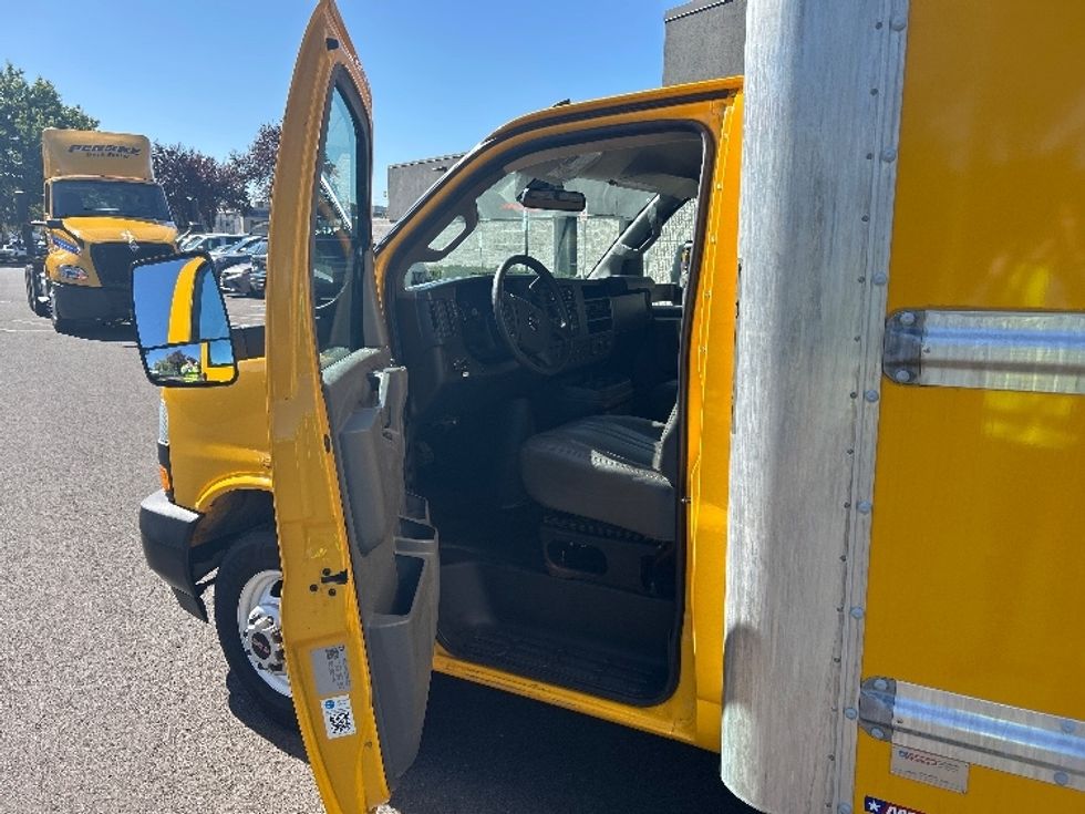 Light Duty Box Truck-Light and Medium Duty Trucks-GMC-2021-Savana G33903-Clackamas-OR-102,047\n\t\tmiles-$ 26,750 - Image 15