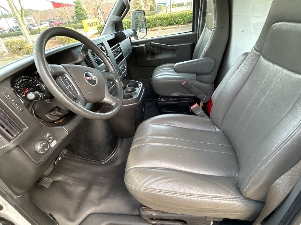 Light Duty Box Truck-Light and Medium Duty Trucks-GMC-2021-Savana G33903-Clackamas-OR-105,464\n\t\tmiles-$ 30,000 - Image 17
