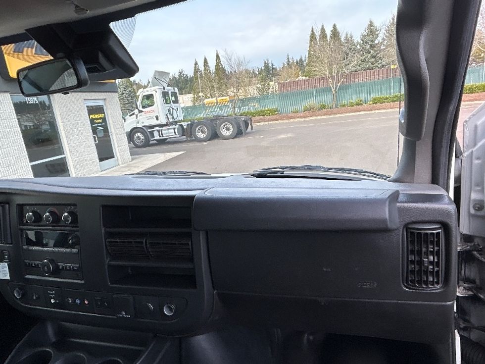 Light Duty Box Truck-Light and Medium Duty Trucks-GMC-2021-Savana G33903-Clackamas-OR-105,464\n\t\tmiles-$ 30,000 - Image 21