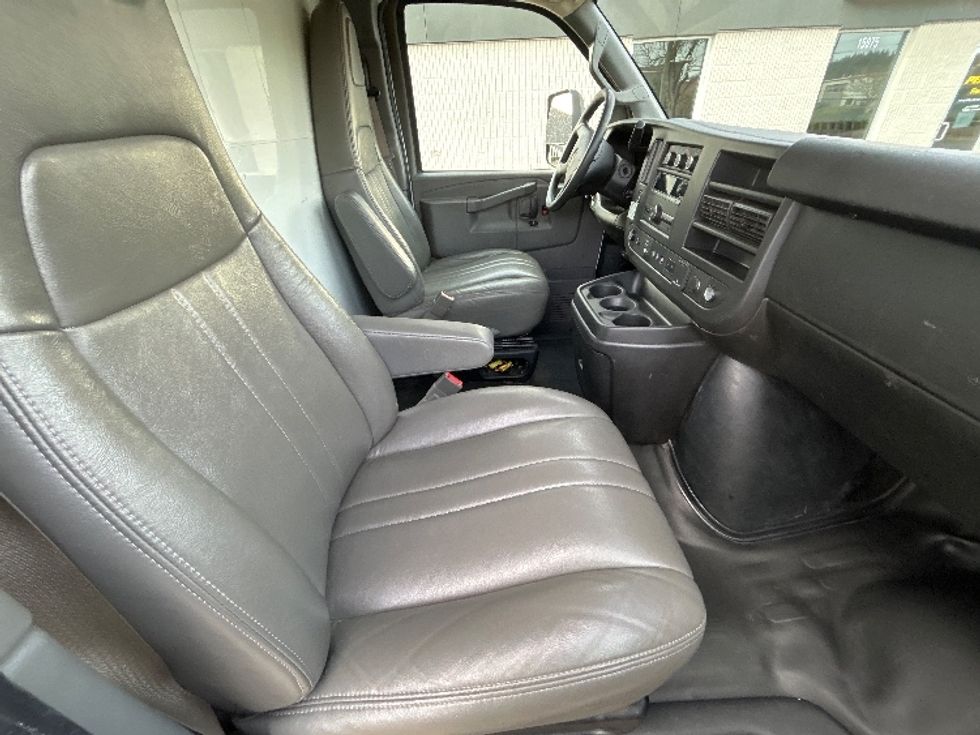 Light Duty Box Truck-Light and Medium Duty Trucks-GMC-2021-Savana G33903-Clackamas-OR-105,464\n\t\tmiles-$ 30,000 - Image 22