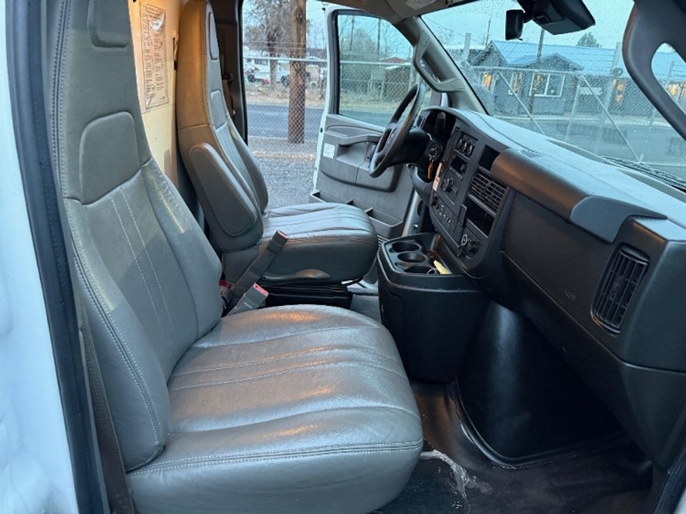 Light Duty Box Truck-Light and Medium Duty Trucks-GMC-2021-Savana G33903-Clackamas-OR-106,432\n\t\tmiles-$ 30,000 - Image 18