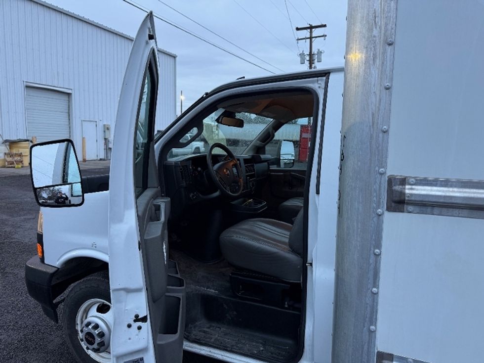 Light Duty Box Truck-Light and Medium Duty Trucks-GMC-2021-Savana G33903-Clackamas-OR-106,432\n\t\tmiles-$ 30,000 - Image 21