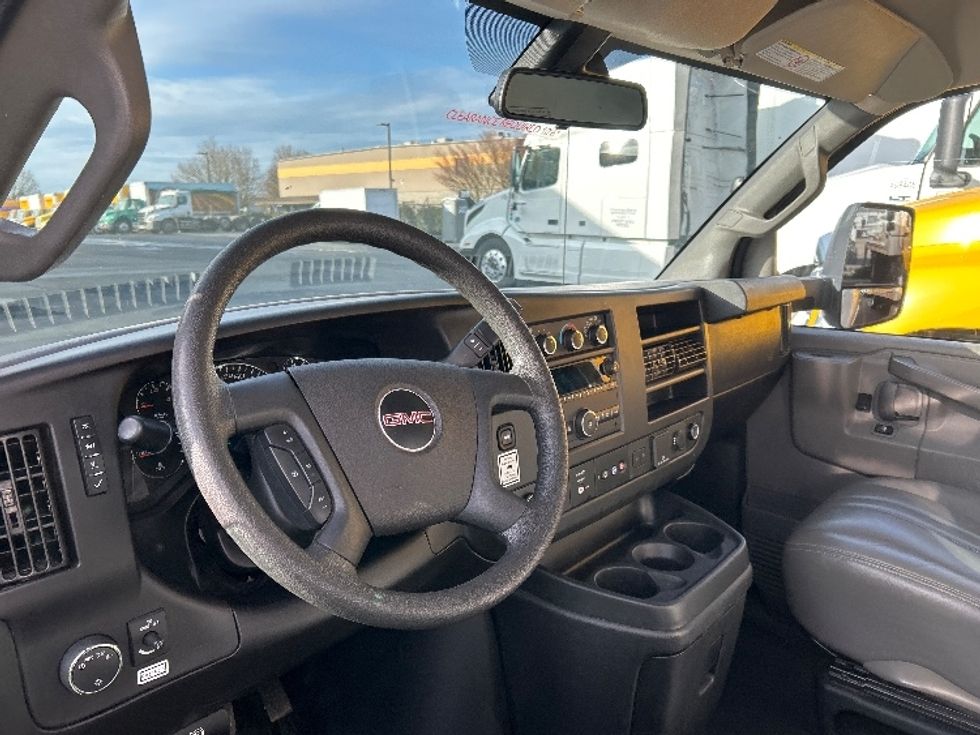 Light Duty Box Truck-Light and Medium Duty Trucks-GMC-2021-Savana G33903-Clackamas-OR-115,676\n\t\tmiles-$ 29,000 - Image 15